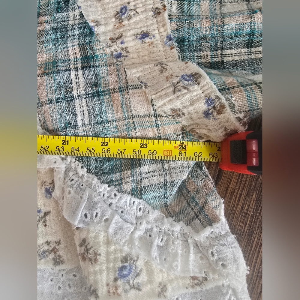 POL Green Plaid Flannel Mixed Media Patchwork Balloon Sleeve Baby Doll Top - Picture 11 of 15